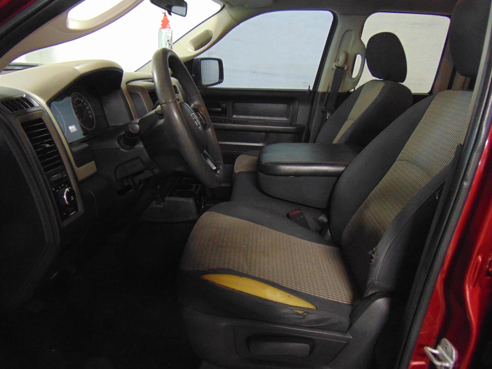 2012 RAM 1500 4WD QUAD CAB 140.5 EXPRE