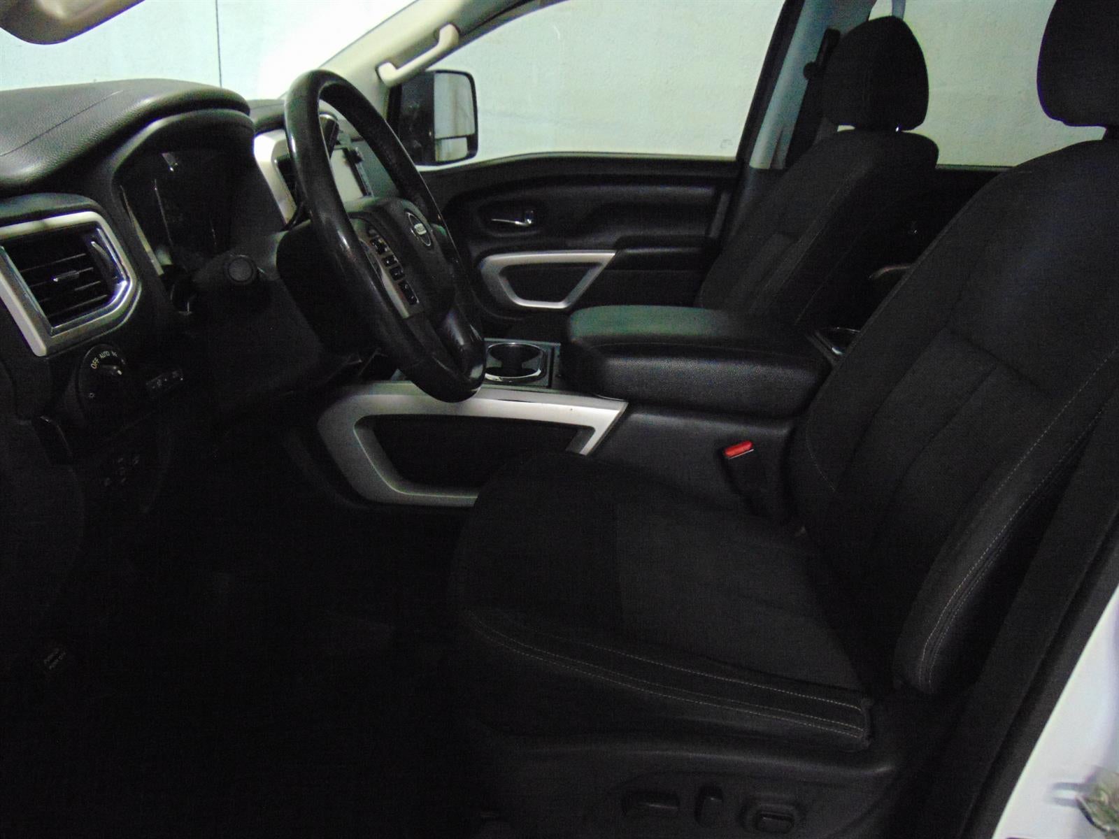2017 Nissan Titan SV