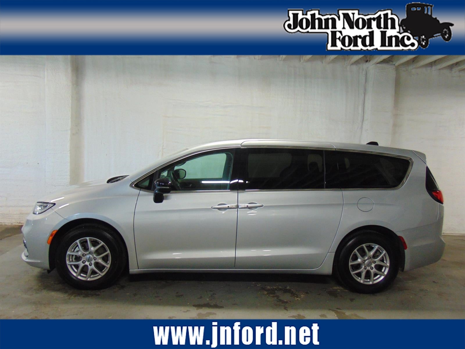 2024 Chrysler Pacifica Touring L