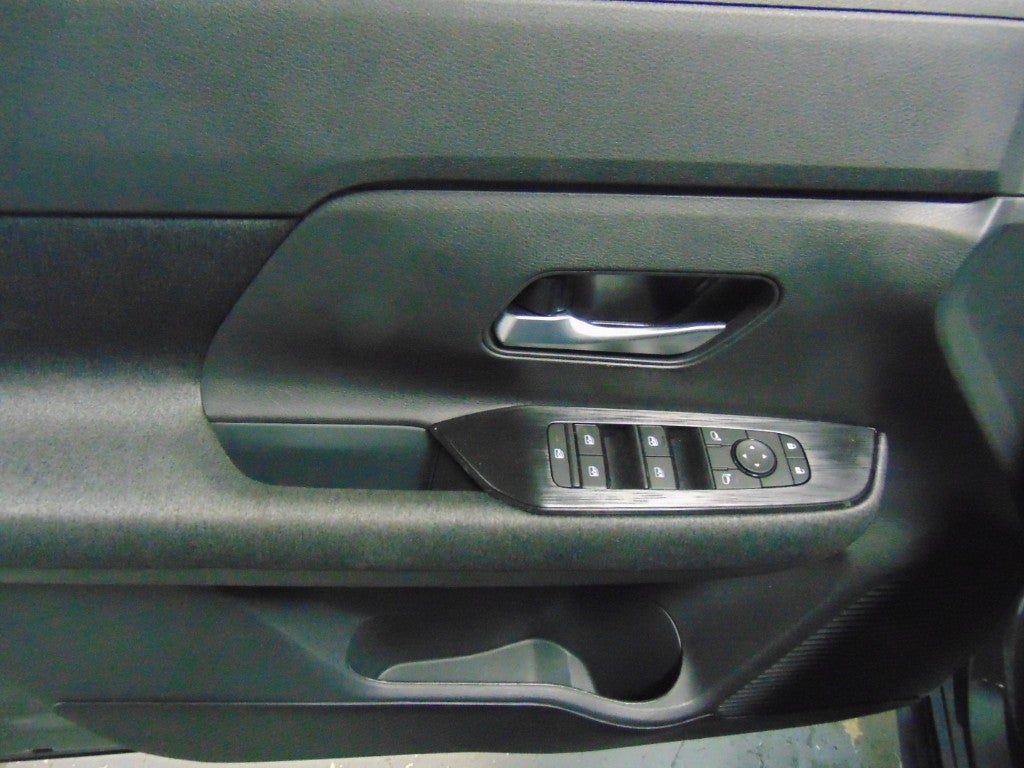 2025 Nissan Kicks SV FWD