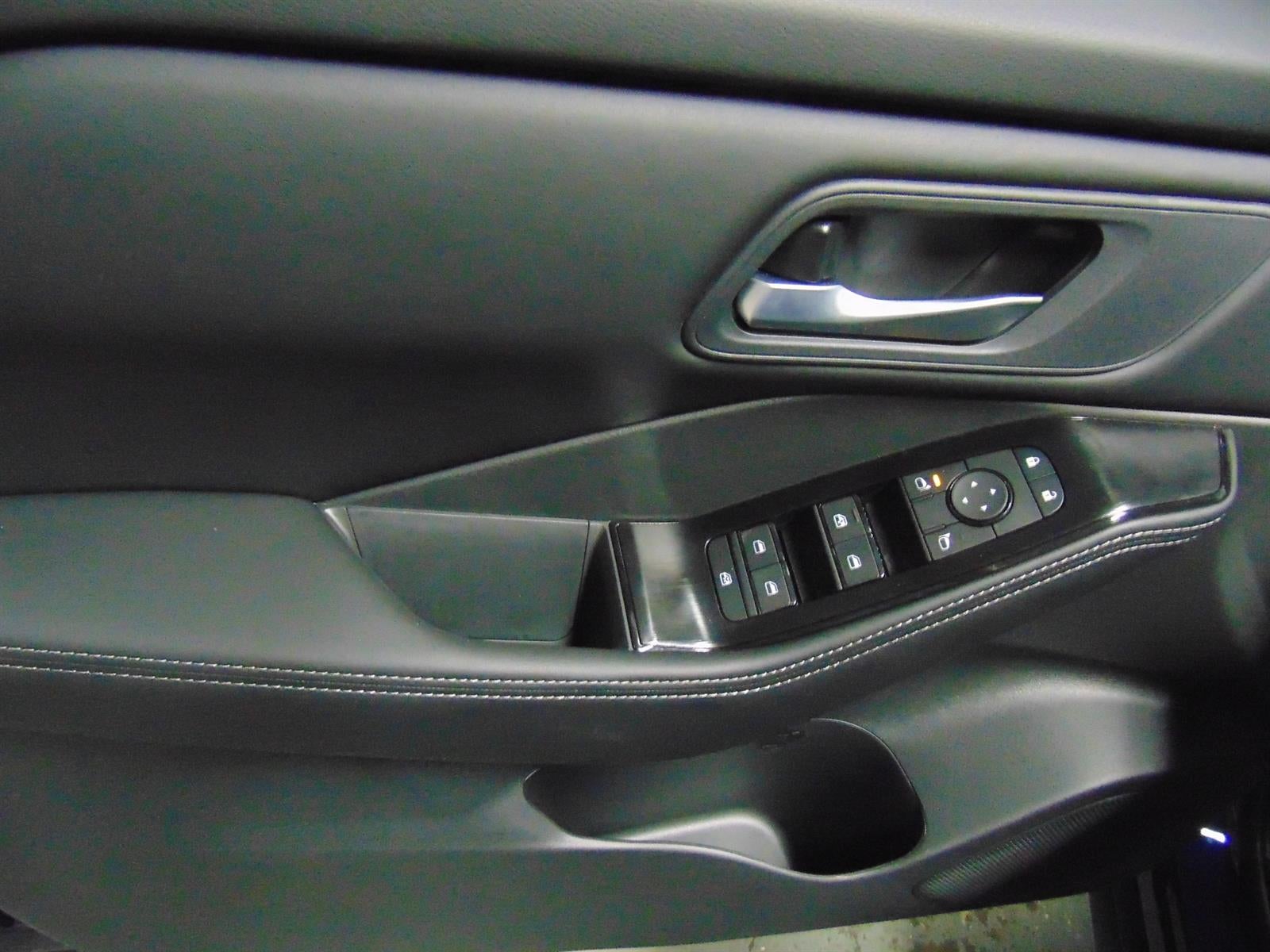 2026 Nissan Rogue FWD SV