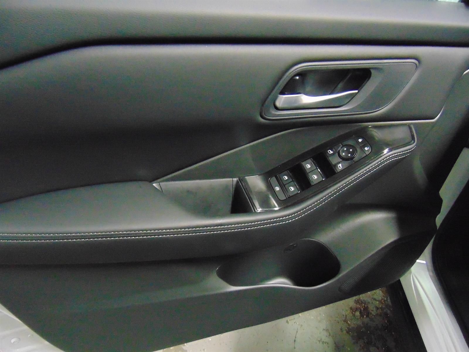 2027 Nissan Rogue SV FWD