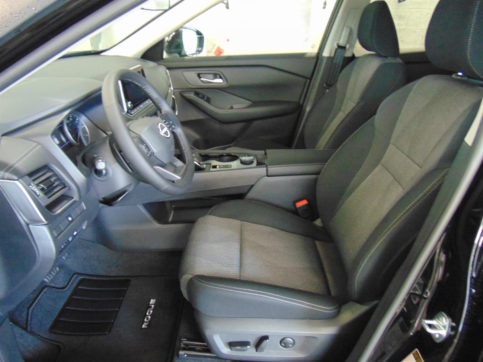 2026 Nissan Rogue AWD SV
