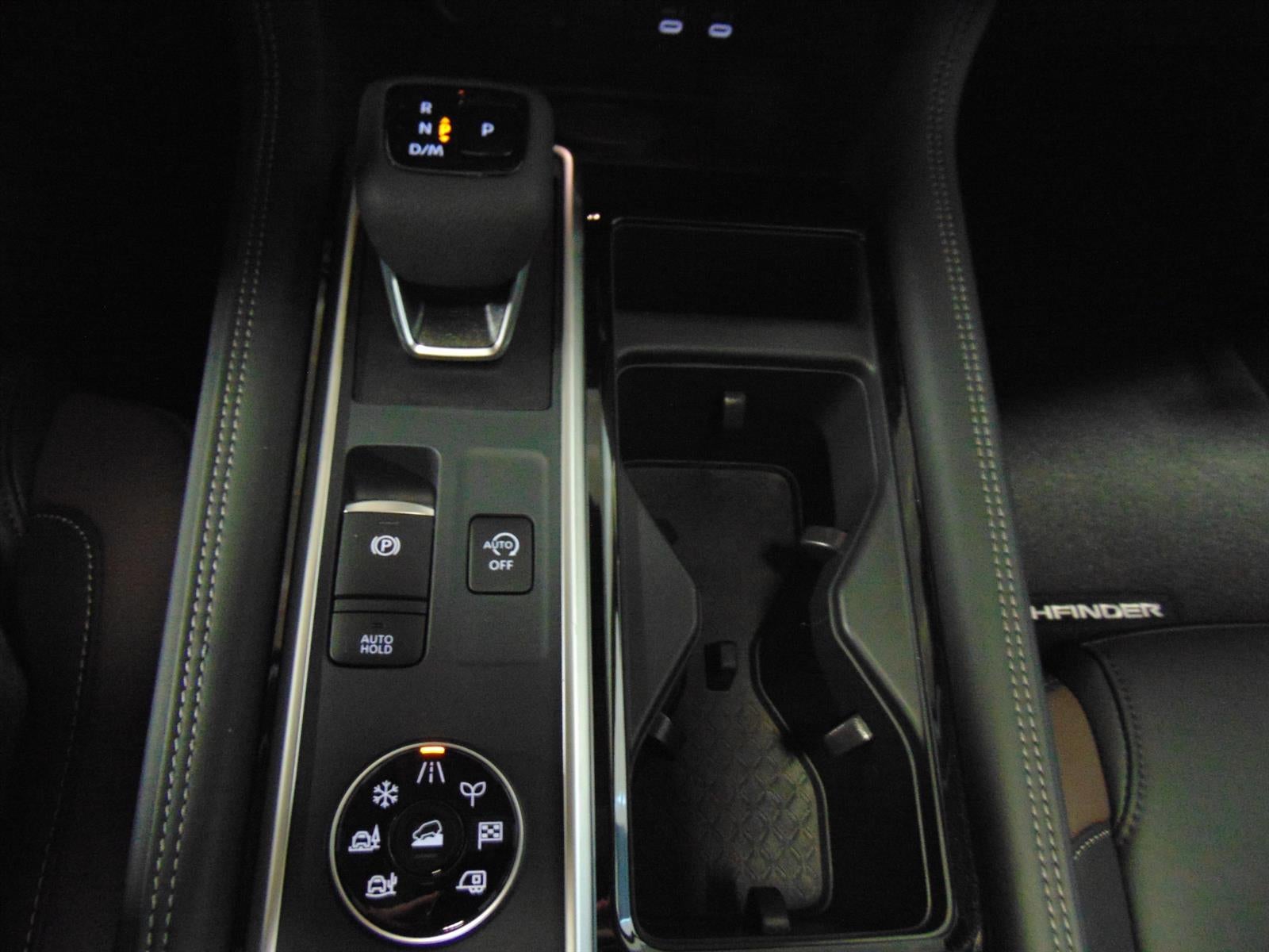 2026 Nissan Pathfinder PLATINUM 4WD