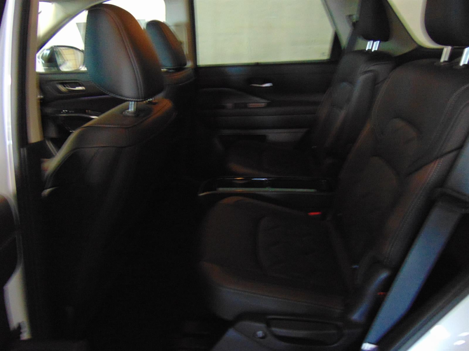 2026 Nissan Pathfinder PLATINUM 4WD