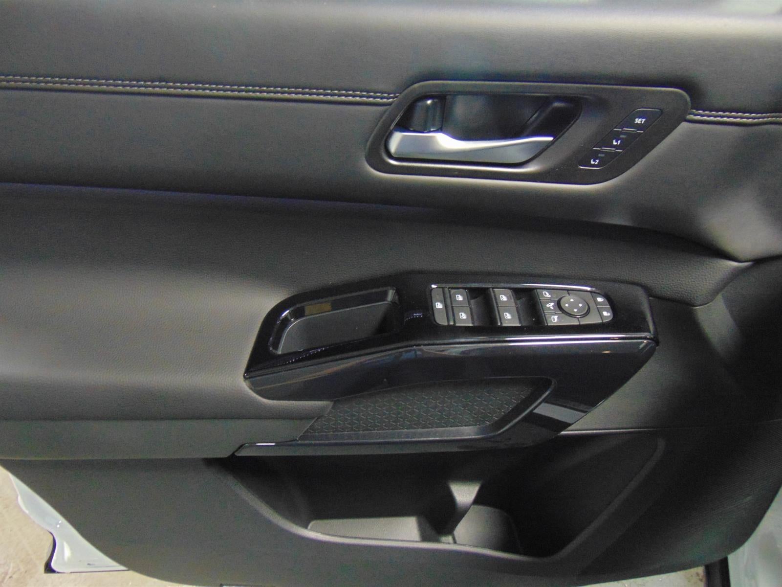 2026 Nissan Pathfinder PLATINUM 4WD