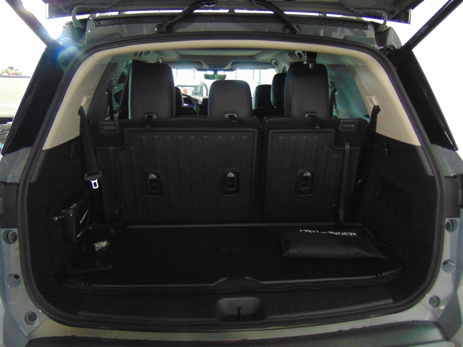 2026 Nissan Pathfinder PLATINUM 4WD